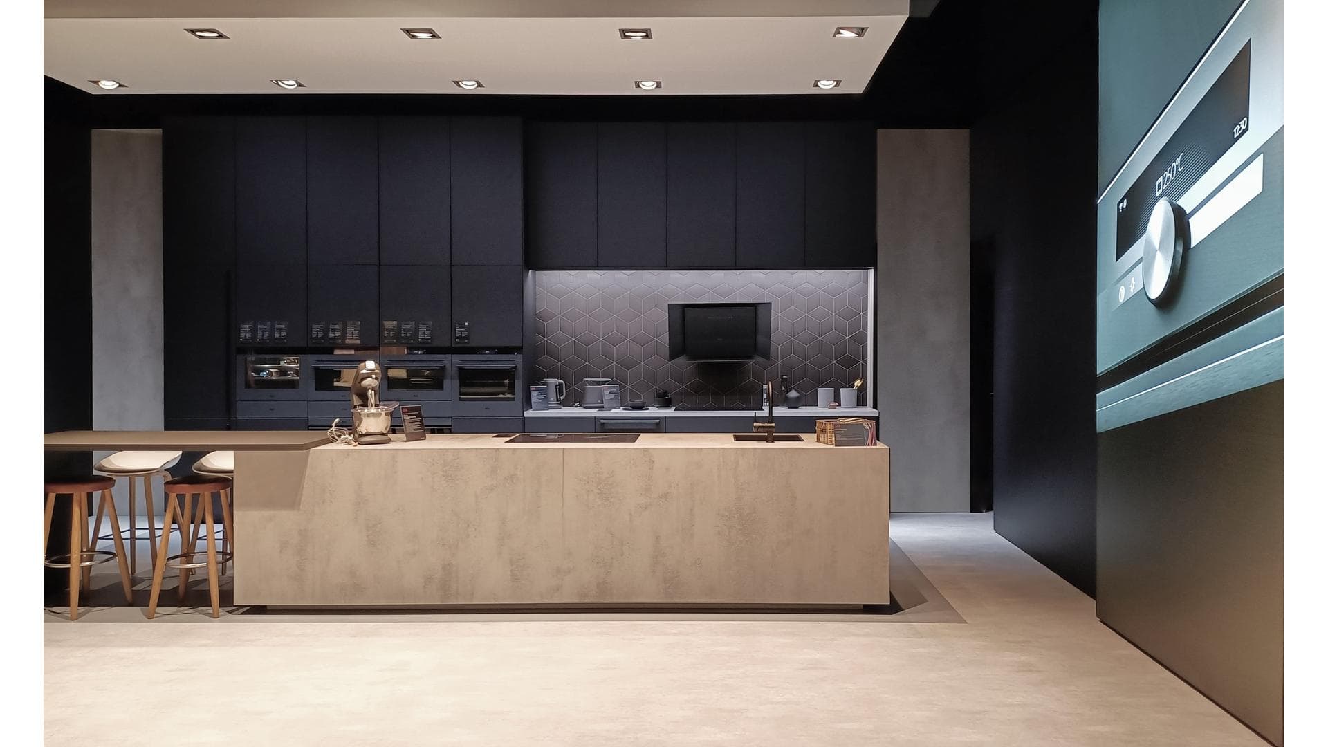 AEG Kitchen-Center-Löhne – neues Lichtkonzept von CMY Brand Solutions